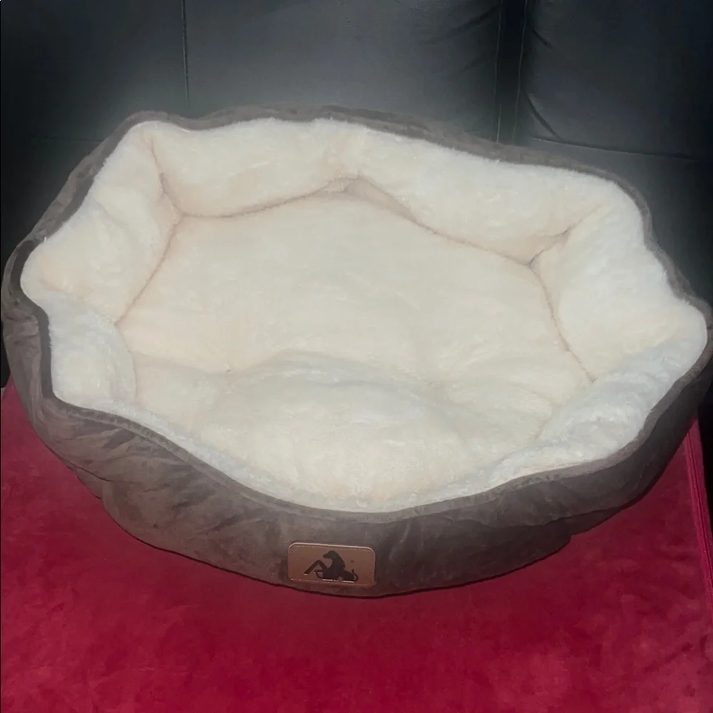Small Dog Bed for Small Dogs, Cat Beds for Indoor Cats. Brand new.